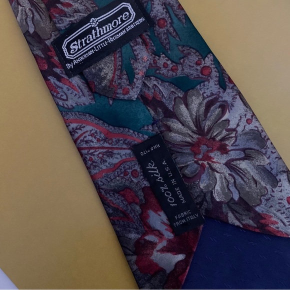 STRATHMORE PAISLEY SILK TIE IN GREEN BURGUNDY - Picture 6 of 9